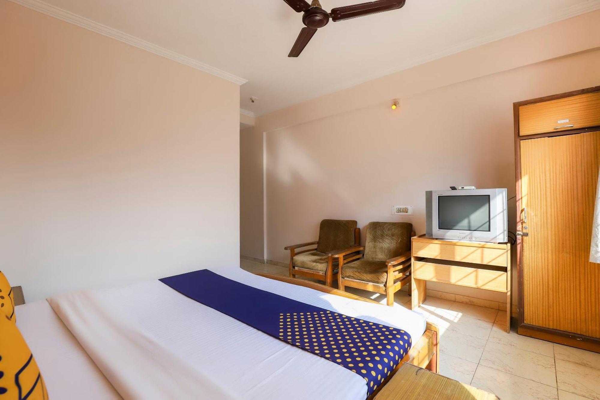 Spot On Hotel Shyam Inn Halol Exterior photo