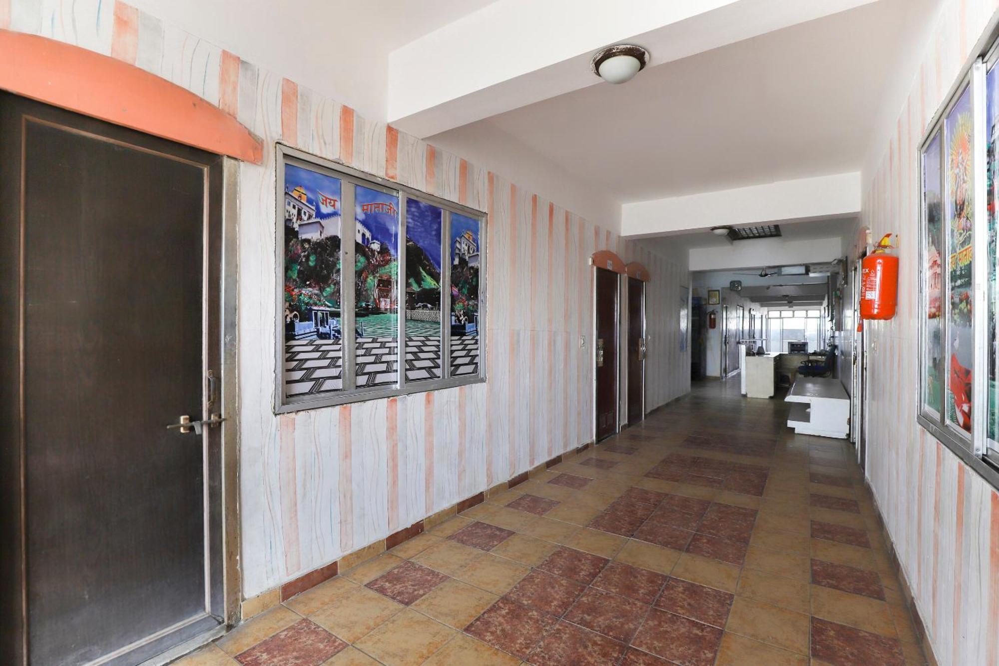 Spot On Hotel Shyam Inn Halol Exterior photo