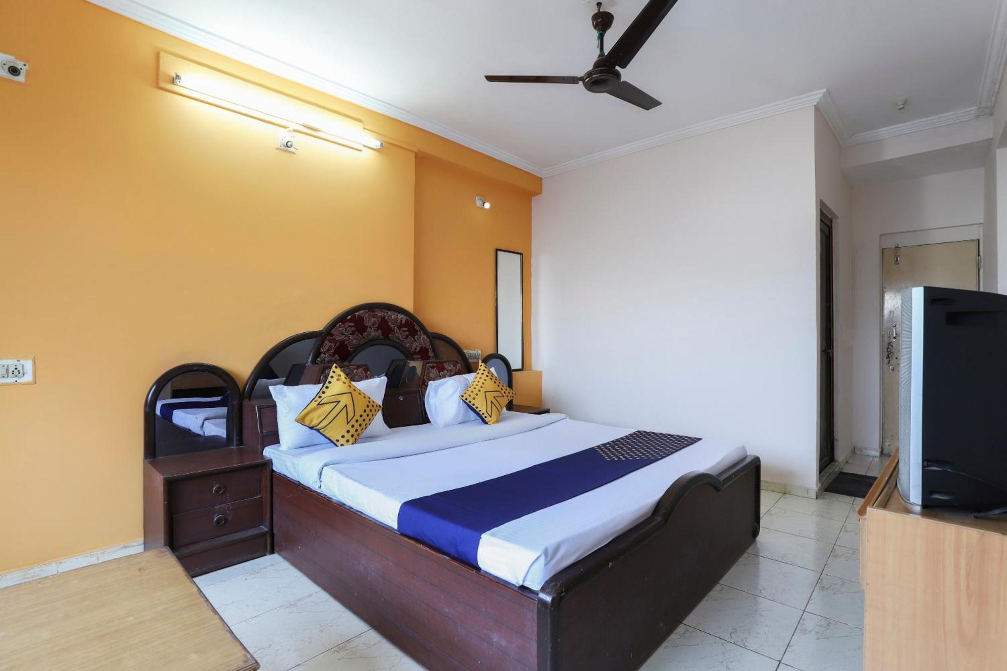 Spot On Hotel Shyam Inn Halol Exterior photo
