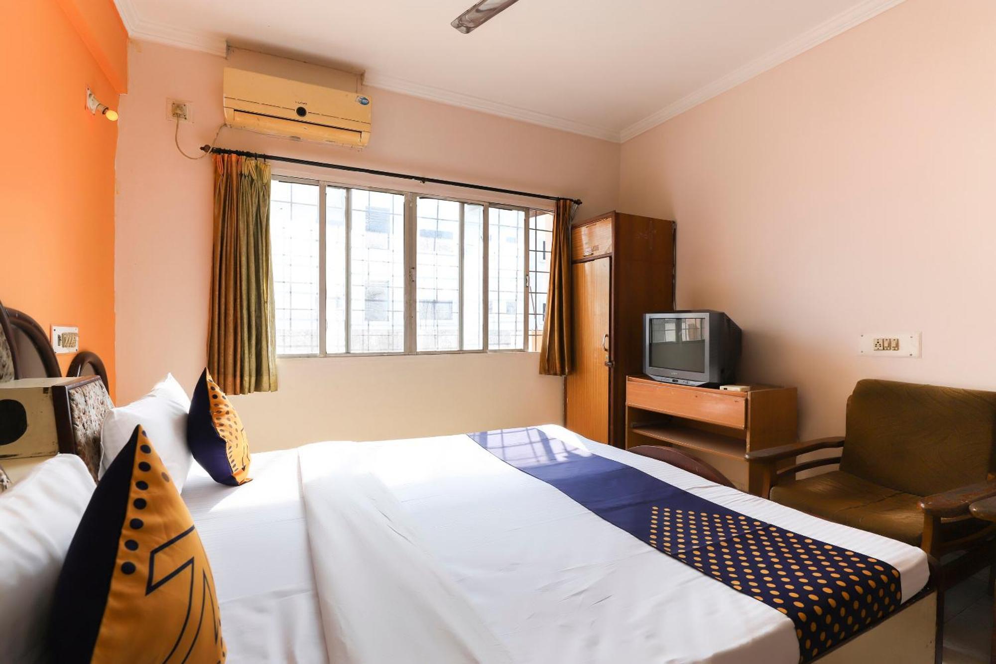 Spot On Hotel Shyam Inn Halol Exterior photo