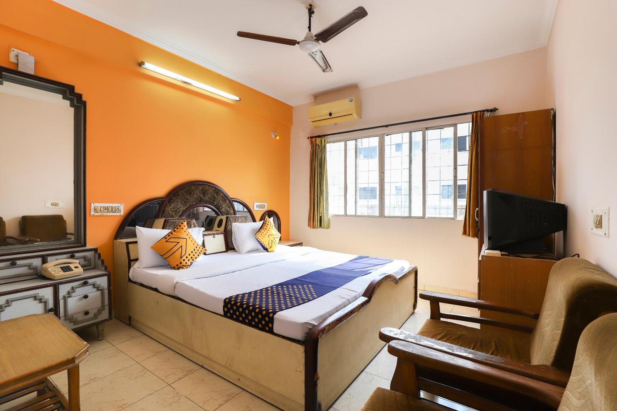 Spot On Hotel Shyam Inn Halol Exterior photo